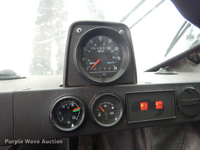 image for item HS9797 2002 Mack MR690S  water truck