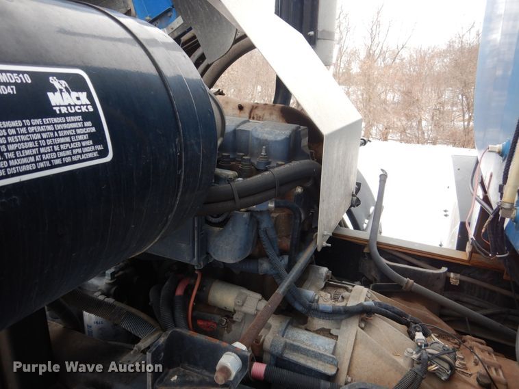 image for item HS9797 2002 Mack MR690S  water truck