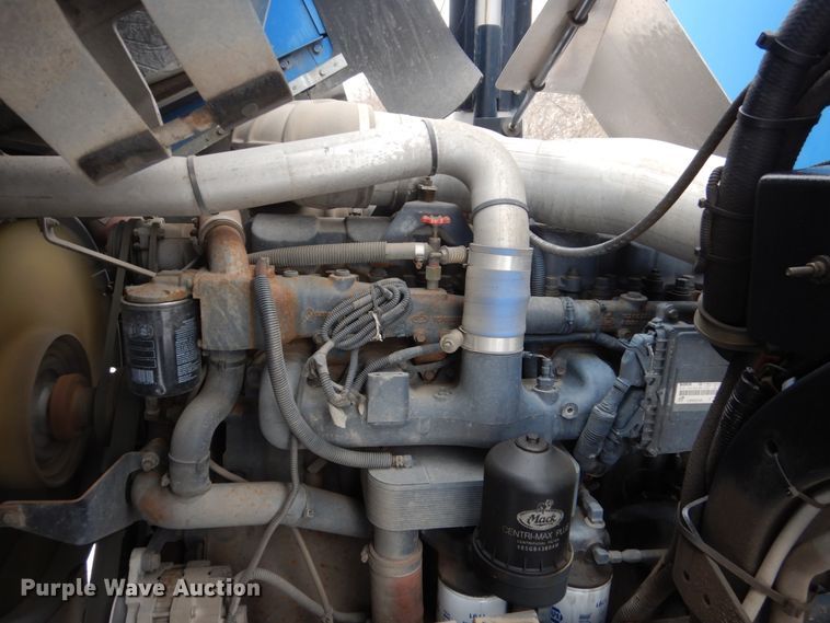 image for item HS9797 2002 Mack MR690S  water truck