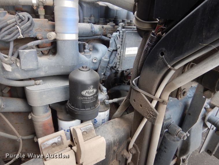 image for item HS9797 2002 Mack MR690S  water truck