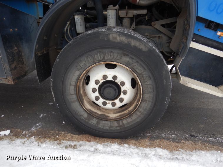 image for item HS9797 2002 Mack MR690S  water truck