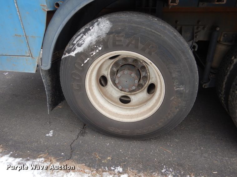 image for item HS9797 2002 Mack MR690S  water truck