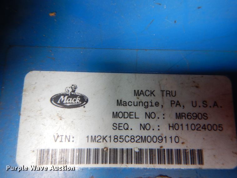 image for item HS9797 2002 Mack MR690S  water truck