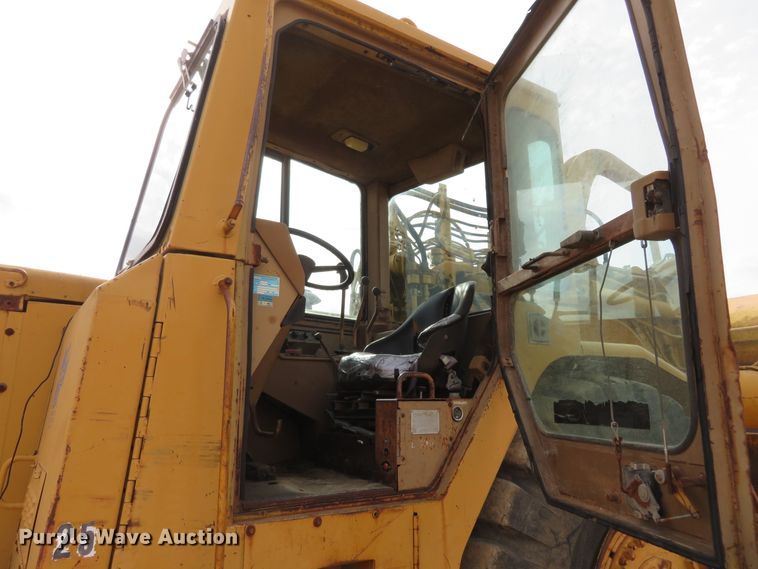 image for item HV9691 1988 Caterpillar 621E  conventional scraper