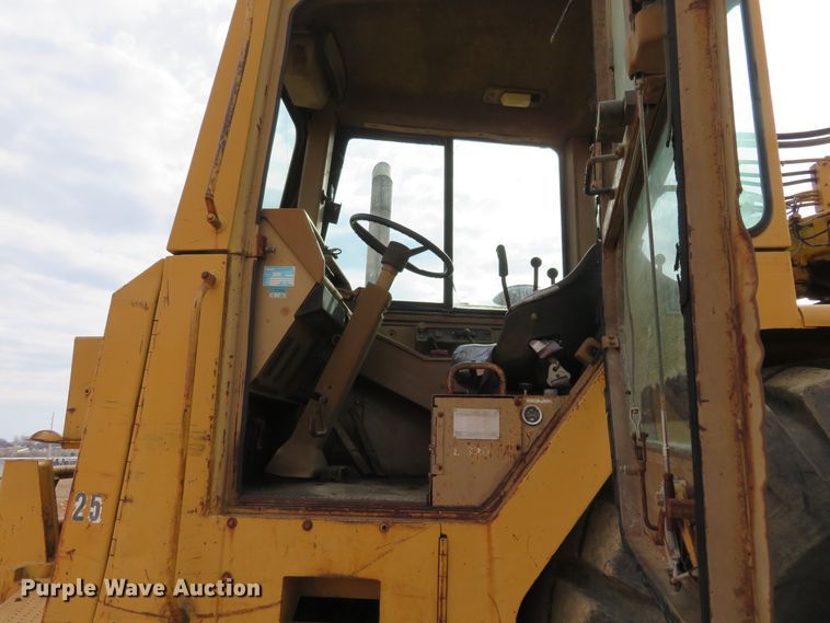 image for item HV9691 1988 Caterpillar 621E  conventional scraper