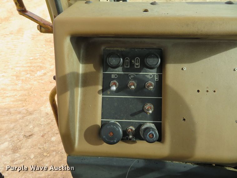 image for item HV9691 1988 Caterpillar 621E  conventional scraper