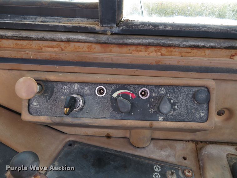 image for item HV9691 1988 Caterpillar 621E  conventional scraper