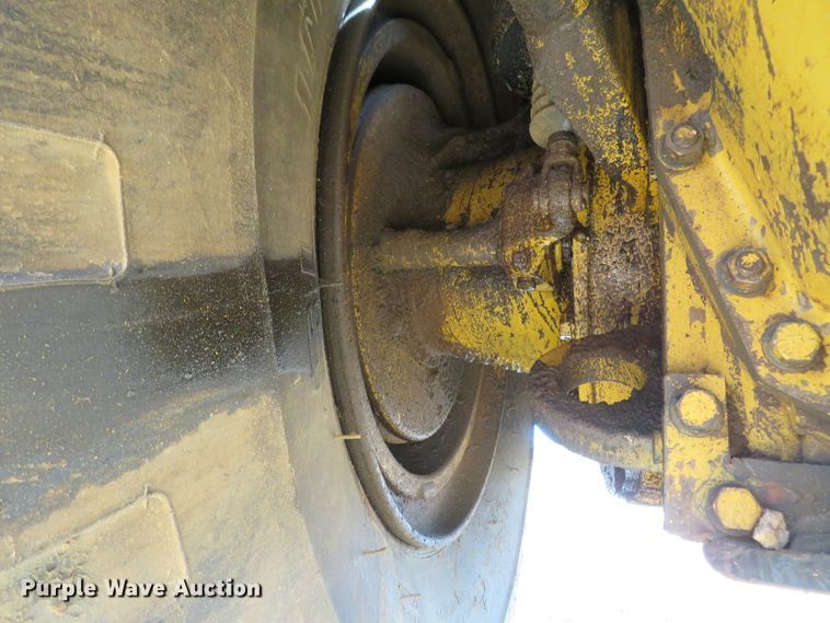 image for item HV9691 1988 Caterpillar 621E  conventional scraper