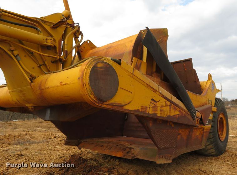 image for item HV9692 1989 Caterpillar 621E  conventional scraper