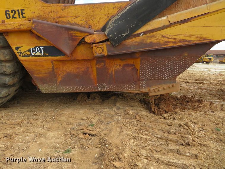image for item HV9692 1989 Caterpillar 621E  conventional scraper