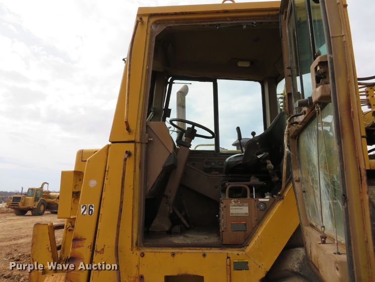 image for item HV9692 1989 Caterpillar 621E  conventional scraper