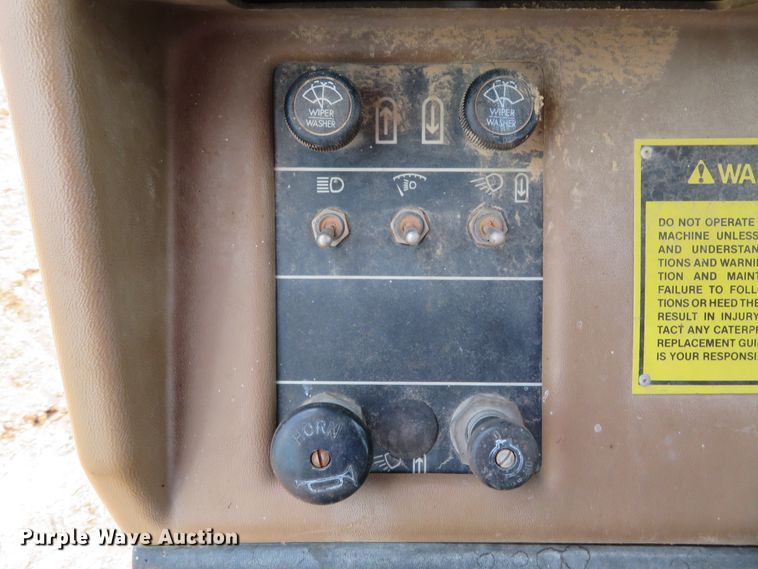 image for item HV9692 1989 Caterpillar 621E  conventional scraper