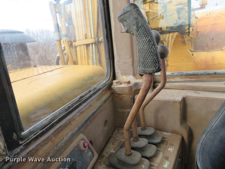 image for item HV9692 1989 Caterpillar 621E  conventional scraper