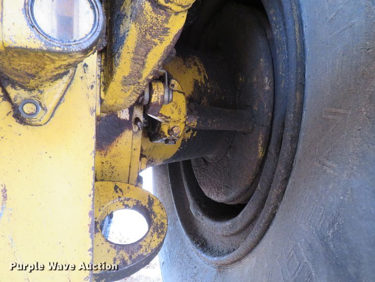 image for item HV9692 1989 Caterpillar 621E  conventional scraper