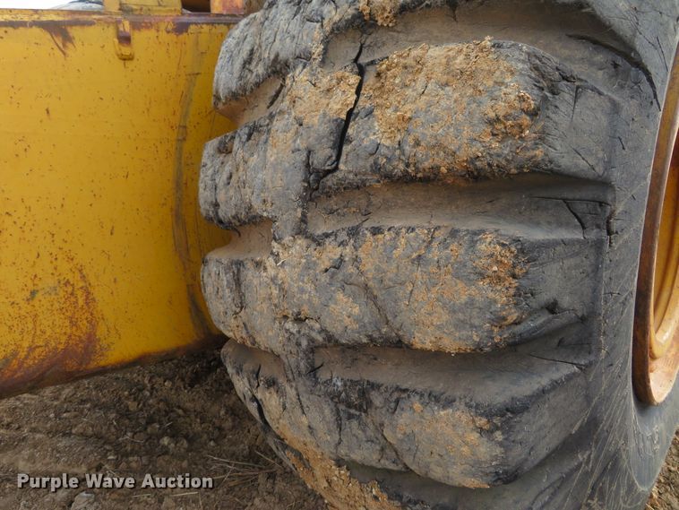 image for item HV9692 1989 Caterpillar 621E  conventional scraper