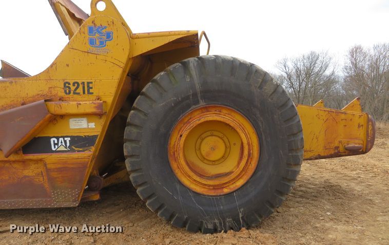 image for item HV9692 1989 Caterpillar 621E  conventional scraper