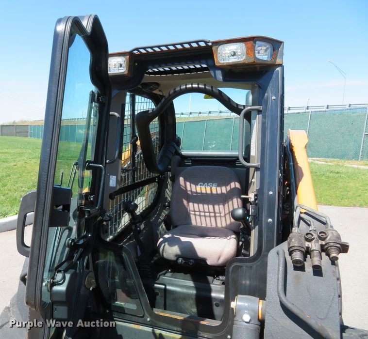 image for item HV9718 2015 Case SV280  skid steer loader