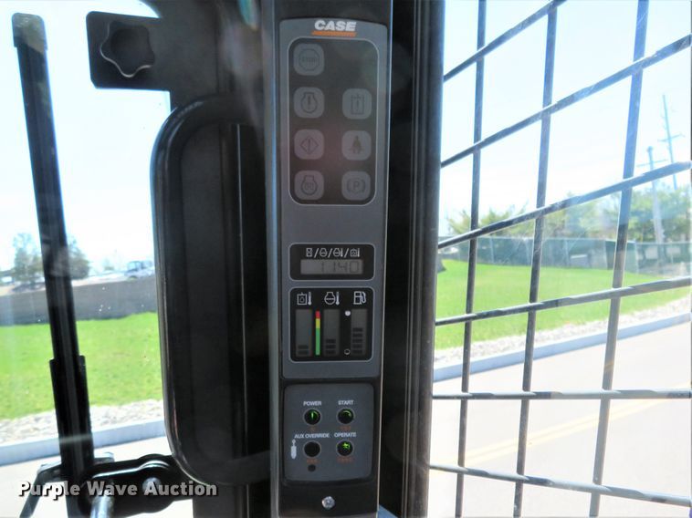 image for item HV9718 2015 Case SV280  skid steer loader