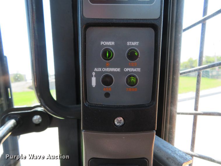 image for item HV9718 2015 Case SV280  skid steer loader