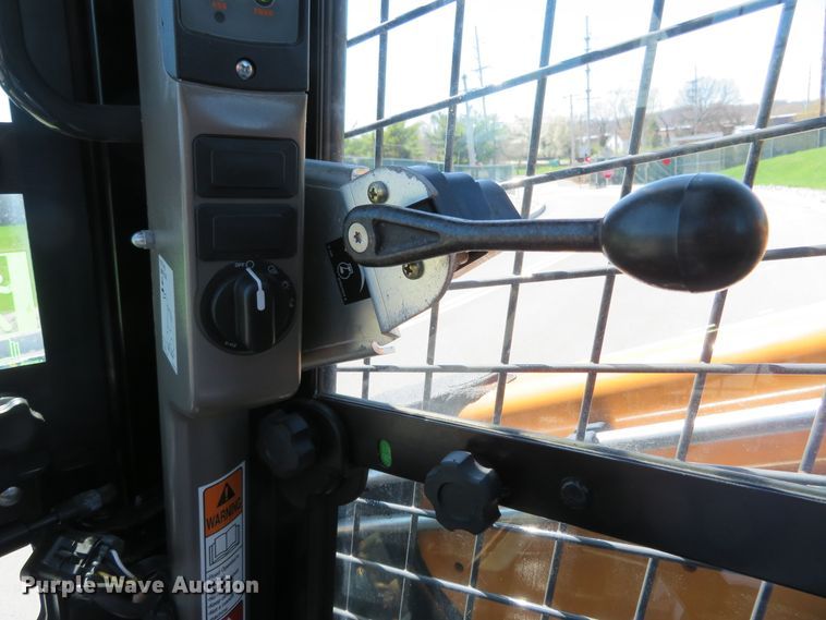 image for item HV9718 2015 Case SV280  skid steer loader