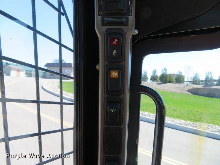 image for item HV9718 2015 Case SV280  skid steer loader