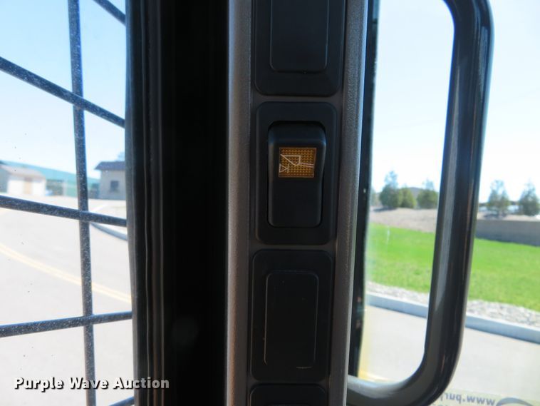 image for item HV9718 2015 Case SV280  skid steer loader