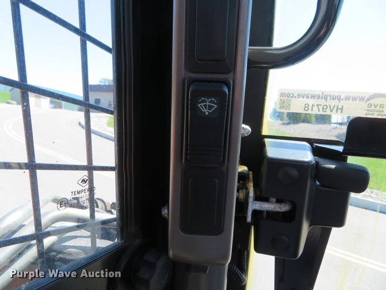 image for item HV9718 2015 Case SV280  skid steer loader