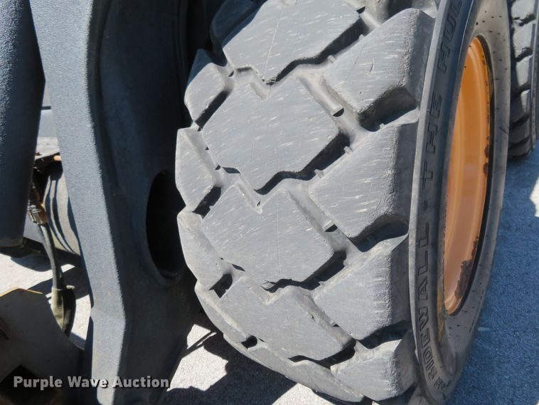 image for item HV9718 2015 Case SV280  skid steer loader