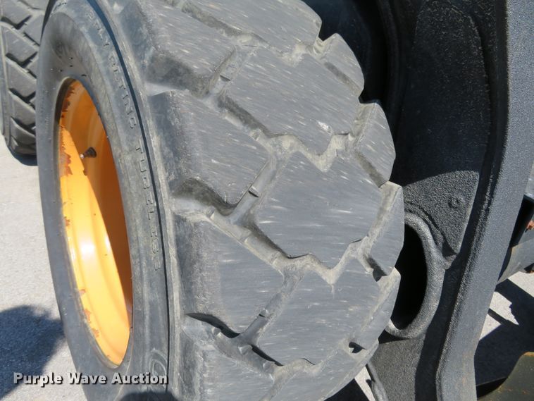 image for item HV9718 2015 Case SV280  skid steer loader