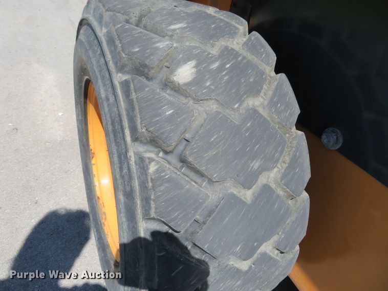 image for item HV9718 2015 Case SV280  skid steer loader