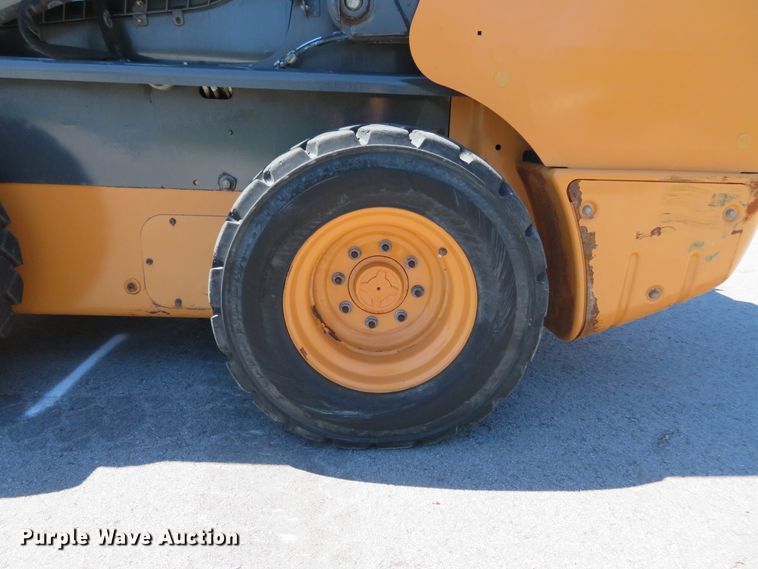 image for item HV9718 2015 Case SV280  skid steer loader