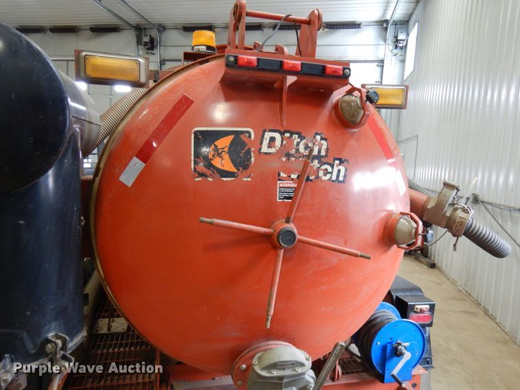 image for item IA9486 2010 Ditch Witch FX60  vacuum excavator