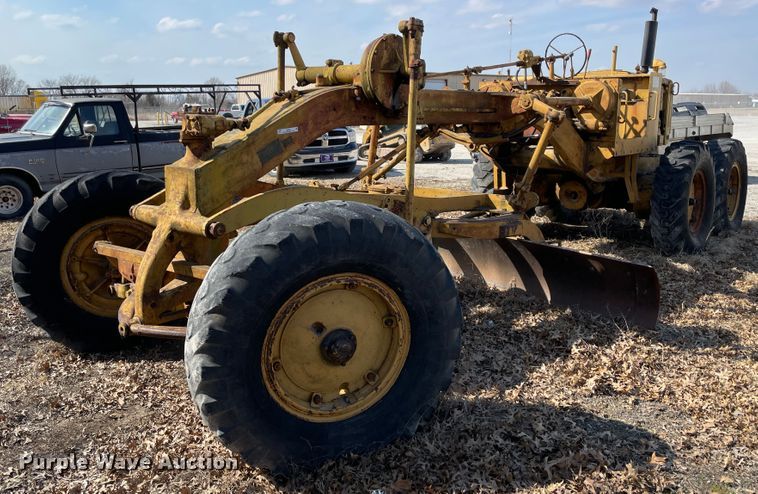 image for item II9269 Caterpillar 12  rigid frame motor grader