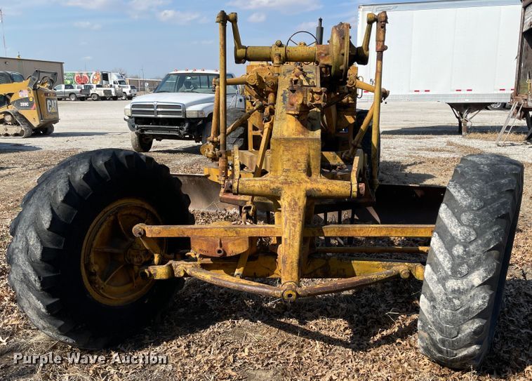 image for item II9269 Caterpillar 12  rigid frame motor grader