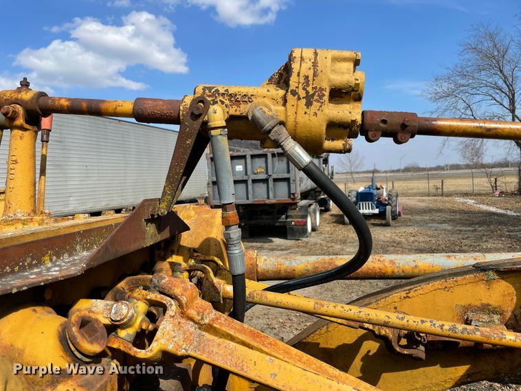 image for item II9269 Caterpillar 12  rigid frame motor grader