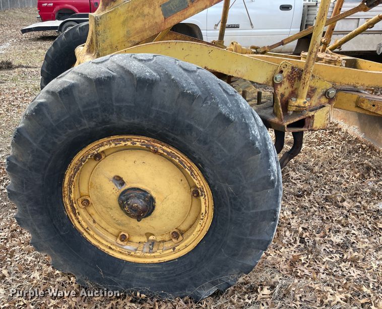 image for item II9269 Caterpillar 12  rigid frame motor grader