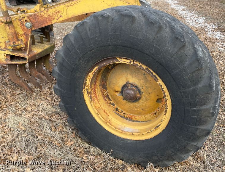 image for item II9269 Caterpillar 12  rigid frame motor grader