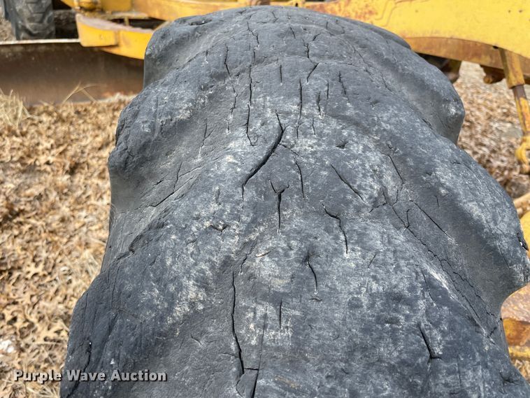 image for item II9269 Caterpillar 12  rigid frame motor grader