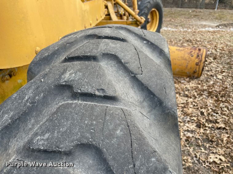 image for item II9269 Caterpillar 12  rigid frame motor grader