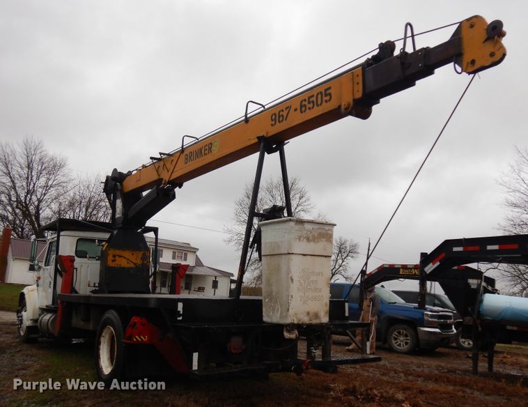 image for item IP9103 1998 International 4700  crane truck