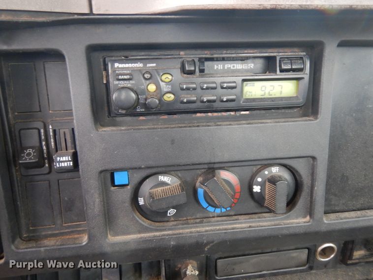 image for item IP9103 1998 International 4700  crane truck