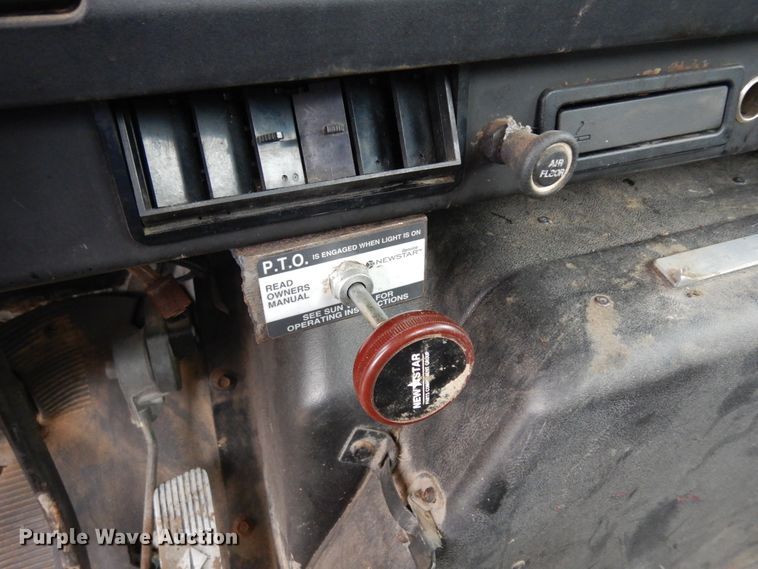 image for item IP9103 1998 International 4700  crane truck