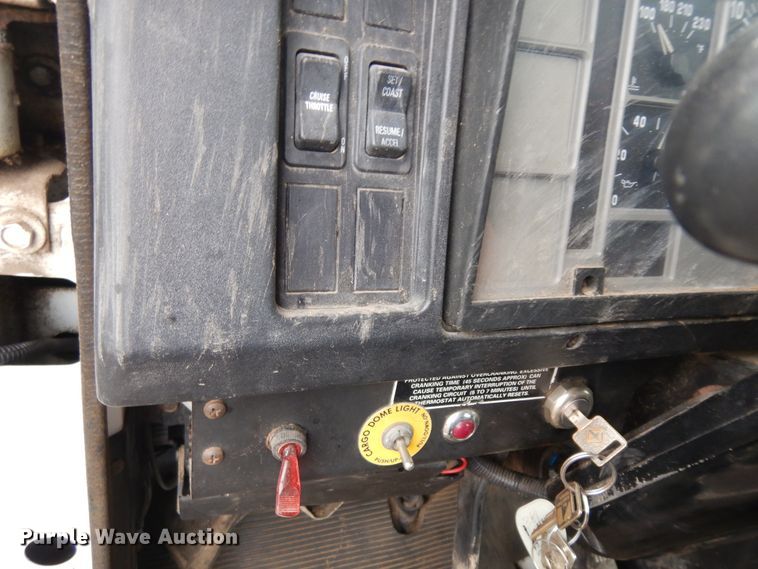 image for item IP9103 1998 International 4700  crane truck