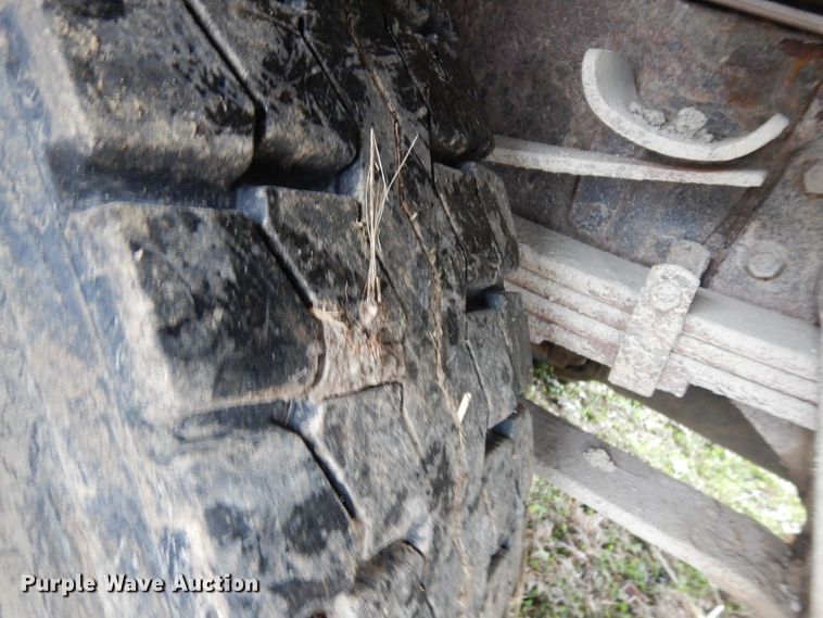 image for item IP9103 1998 International 4700  crane truck