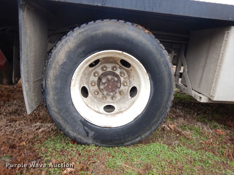 image for item IP9103 1998 International 4700  crane truck