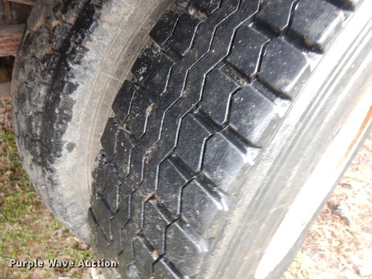 image for item IP9103 1998 International 4700  crane truck