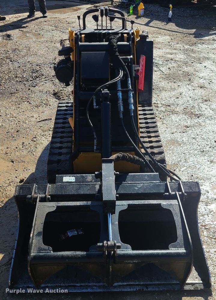 image for item IQ9059 Boxer 320  compact utility loader