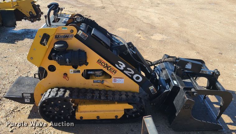 image for item IQ9059 Boxer 320  compact utility loader