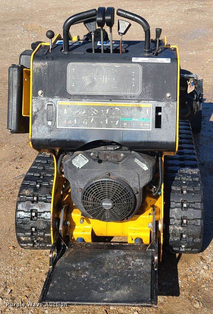 image for item IQ9059 Boxer 320  compact utility loader