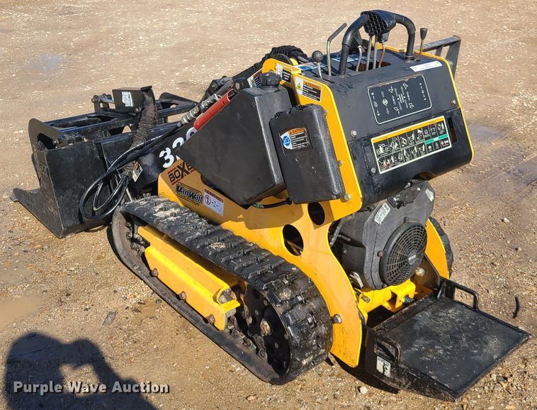 image for item IQ9059 Boxer 320  compact utility loader